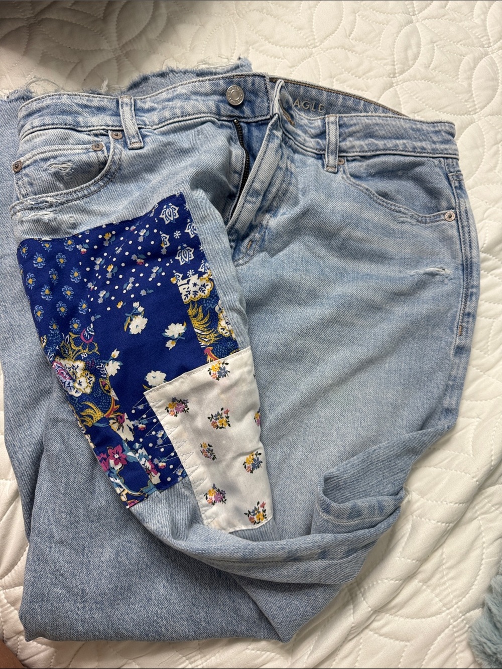 American Eagle Outfitters Light Blue Boyfriend Jeans with Blue Floral Patch